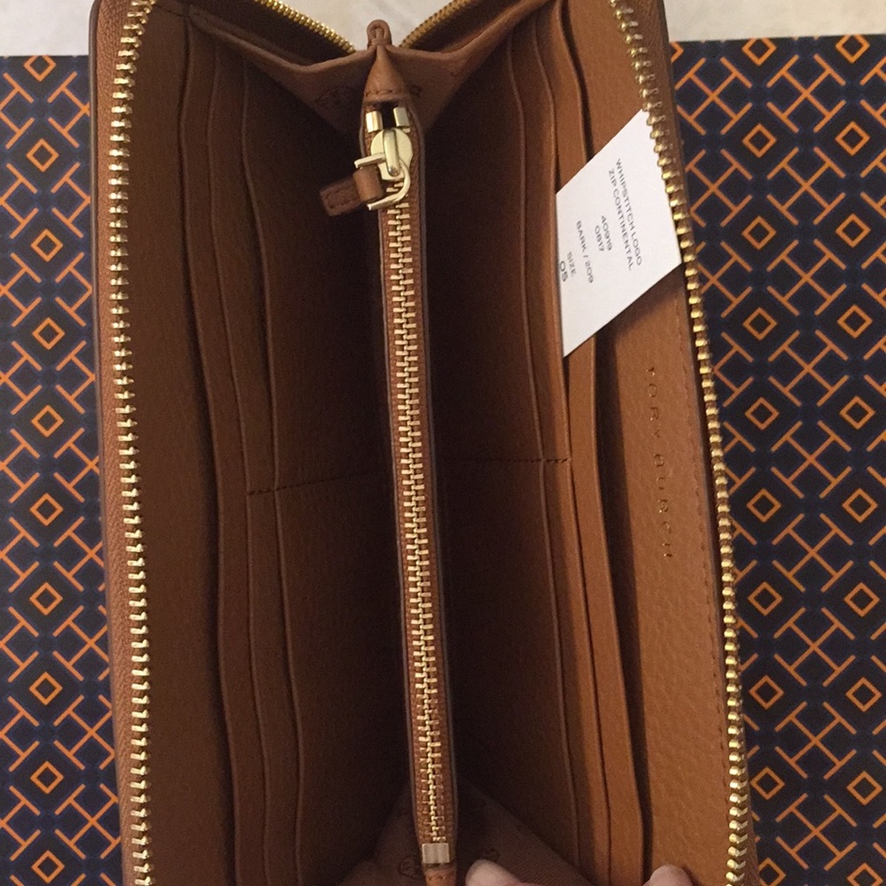 🆕Tory Burch Whipstitch Logo wallet in color BARK - Picture 5 of 8